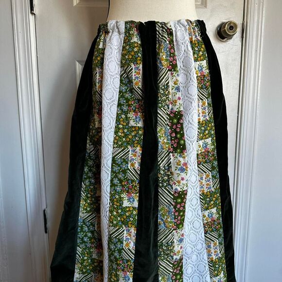 American Vintage cottagecore maxi skirt w/ lace, velvet & patchwork detail, S-M - Picture 3 of 7